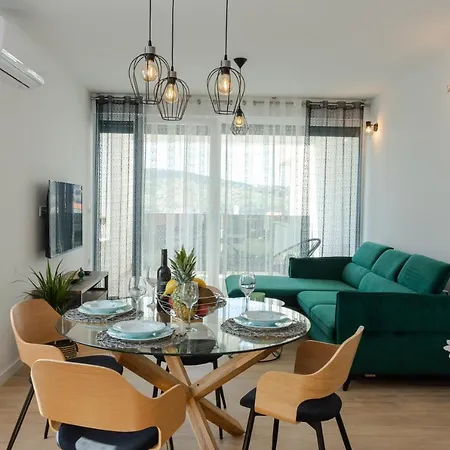 Super Modern Gold, Beautiful View דירה טרוגיר
