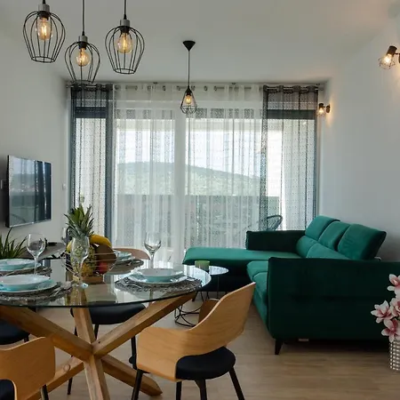 Super Modern Gold, Beautiful View トロギール